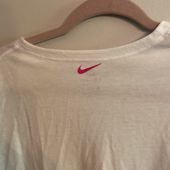 🟢10/$10 - Nike top - Picture 3 of 3